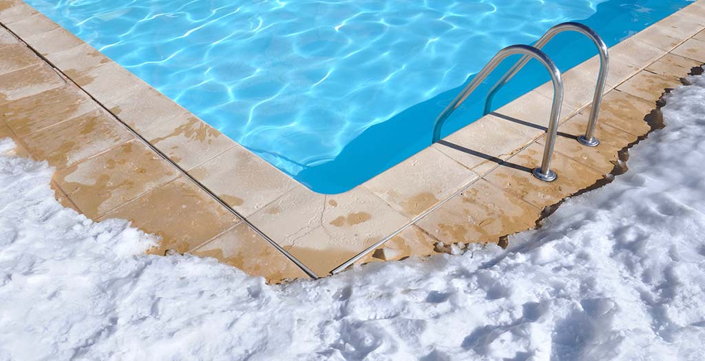 How to Close Down a Swimming Pool for Winter